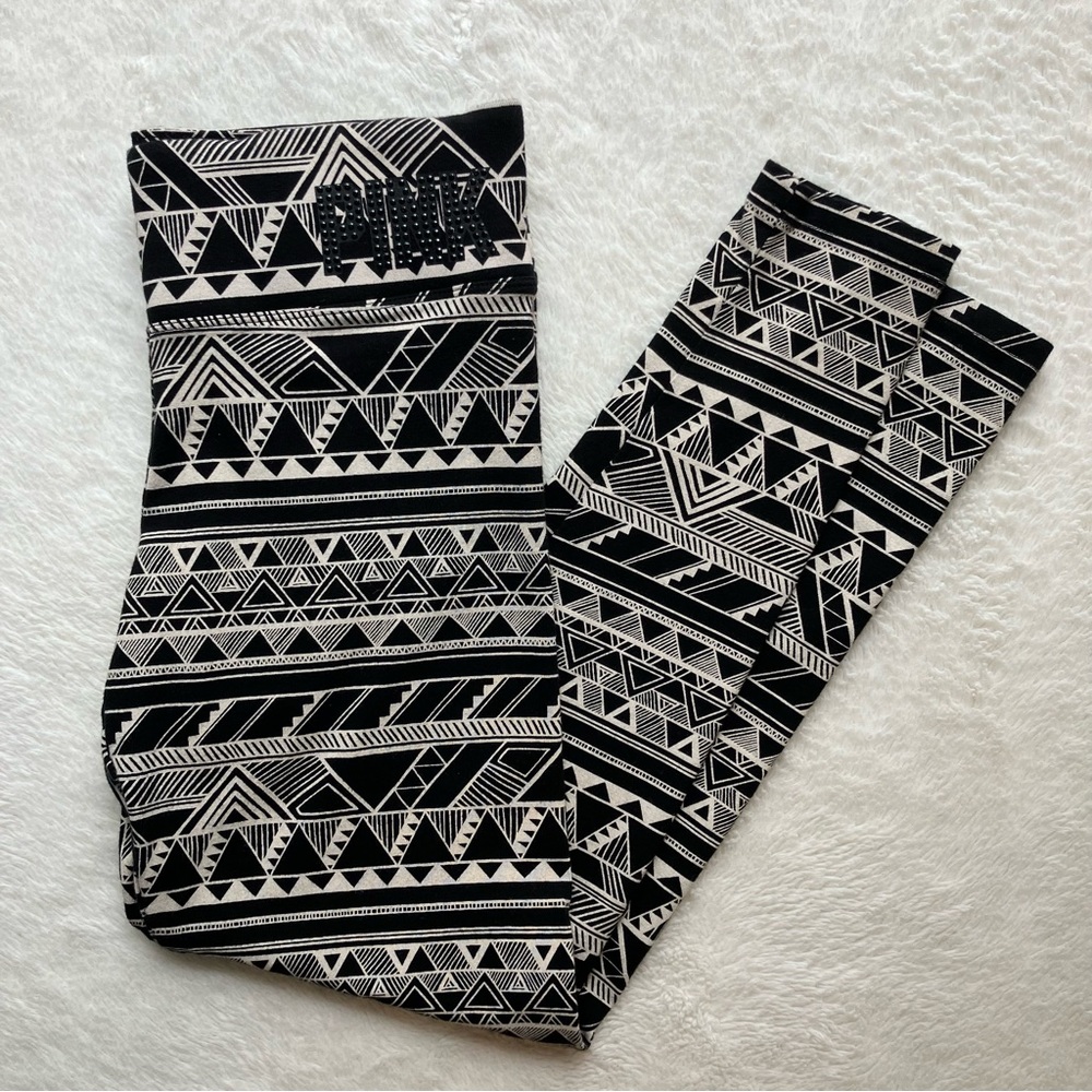 PINK Victoria's Secret Black and White Patterned Leggings
